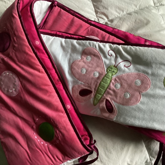 LAMBS & IVY DEEP PINK & WHITE BUTTERFLY THEMED PAD INSIDE/ OUTSIDE OF BED - Picture 7 of 15